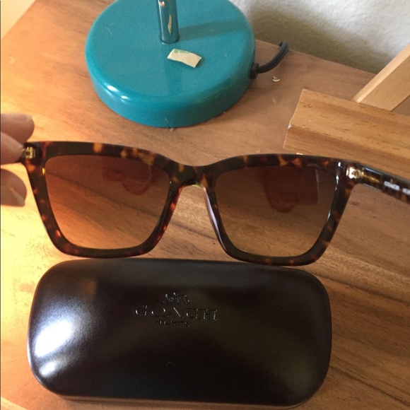 Coach tortoise cat-eye sunglasses - Picture 3 of 7